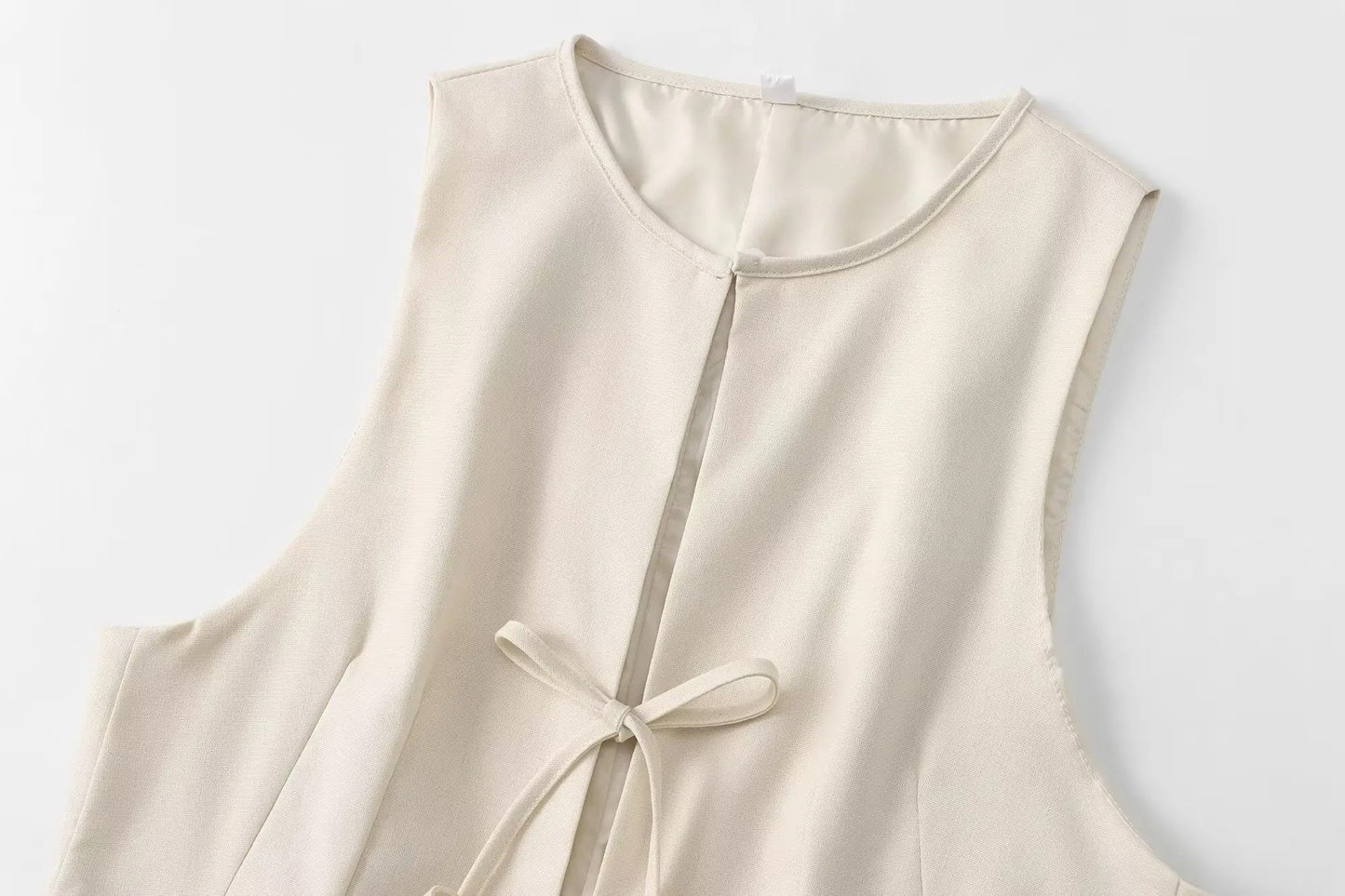 Lightweight vest with laces