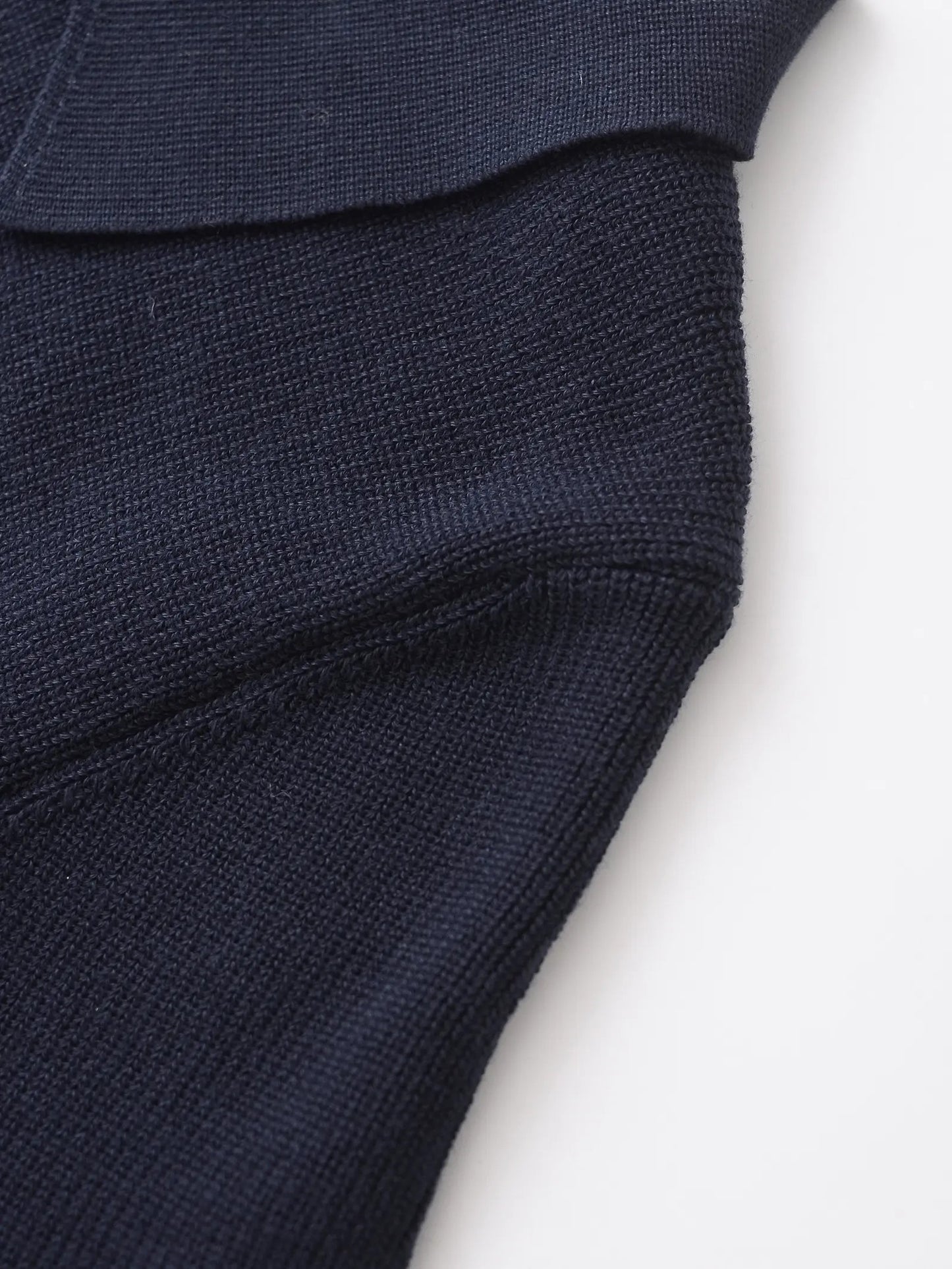 Short sleeve sheath black dress