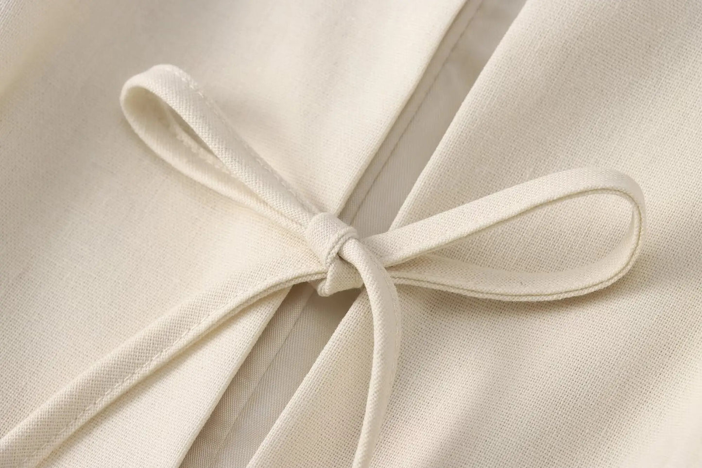 Lightweight vest with laces