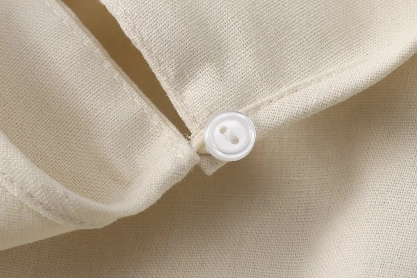 Lightweight vest with laces