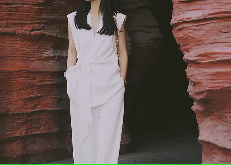 Elegant women's lace-up suit